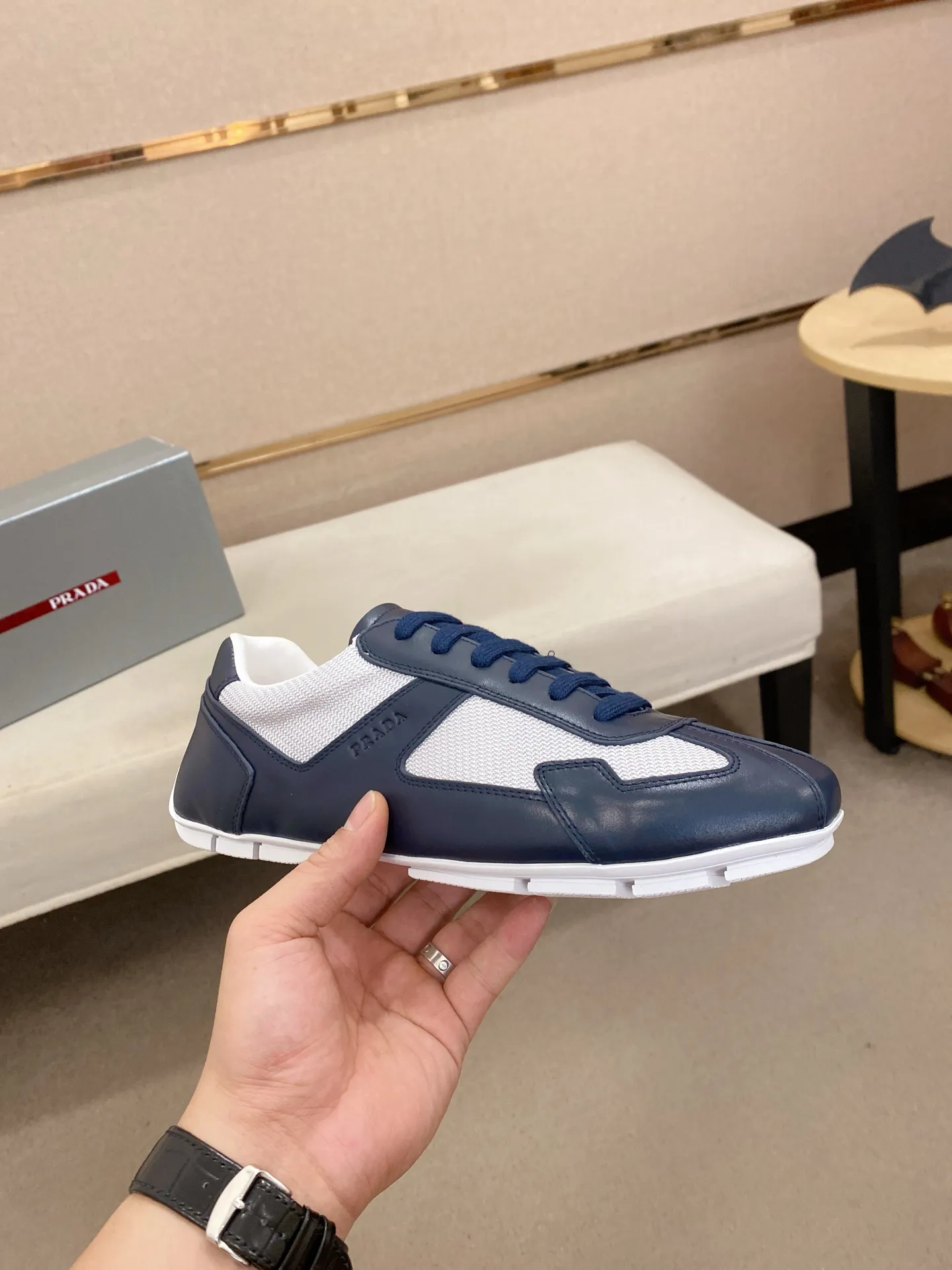 Men's shoes 💰 480💰 ✔️✔️✔️Top high version High-quality new PRADA (Prada) counters are launched at the same time. The new men's shoes and 😘fabrics are purely handmade in Niujing. Lining: Full cowhide lining. 👍🏿High-end☄️Open-molded non-slip rubber outsole, exquisite lines, simple and elegant, comfortable and high-end for leisure travel. Code number: 38-44. Can be customized45